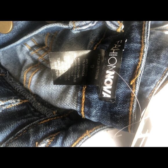 Fashion Nova Cropped Mom Jean - Picture 3 of 4